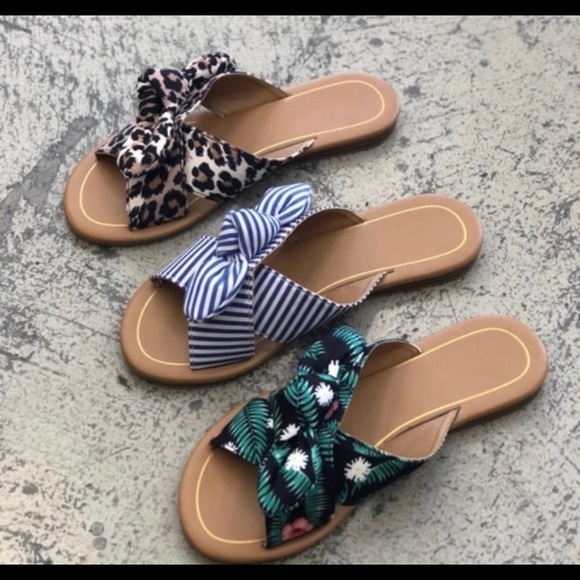 IM LOVING THESE BLUE/WHITE STRIPE SANDALS - Picture 2 of 4